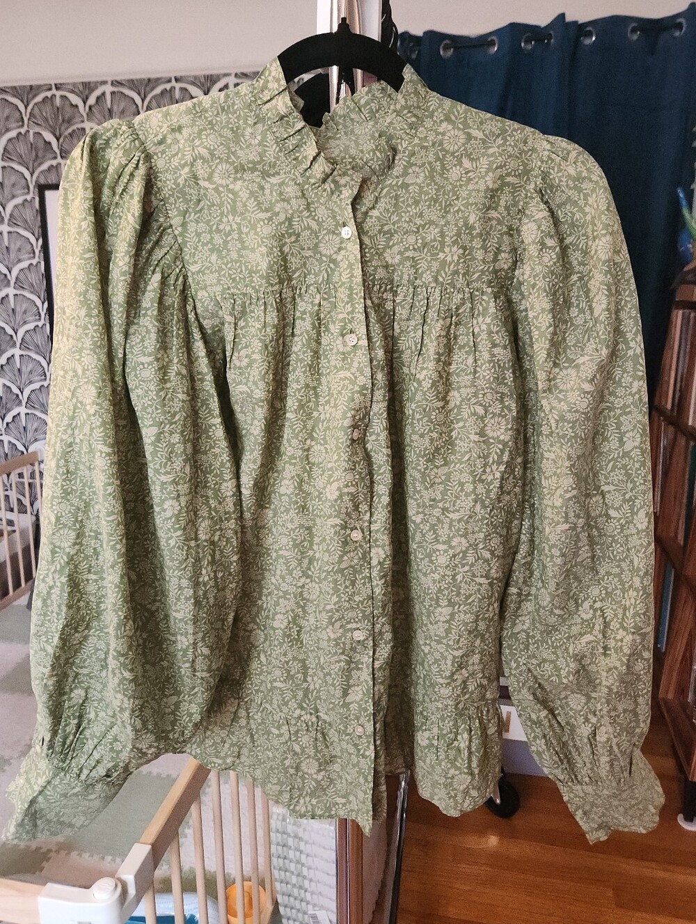Dôen Jane Blouse in Green Floral - Picture 4 of 6